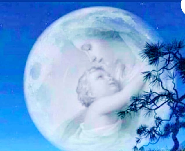 الأم في الديانات والحضارات: قراءة تكاؤنية في أصل الوجود ومعناه